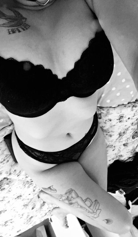 Naakte gelekte OnlyFans-foto van Bozsuicide