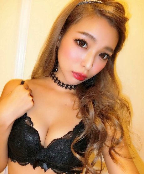 Naakte gelekte OnlyFans-foto van Hitomi01270