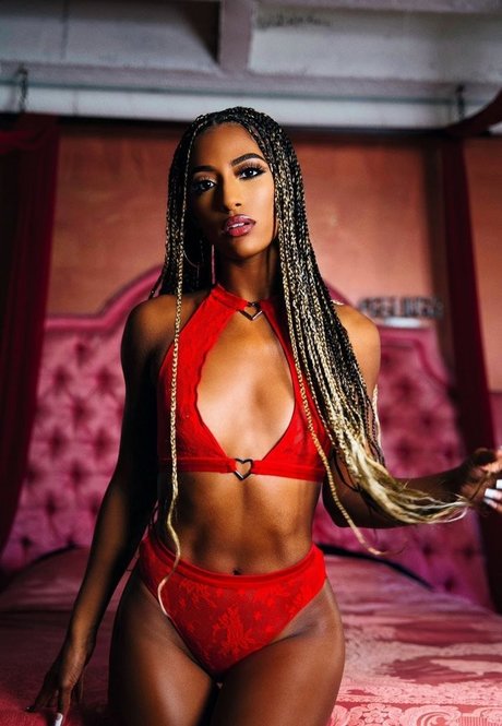 Naakte gelekte OnlyFans-foto van Official Janina