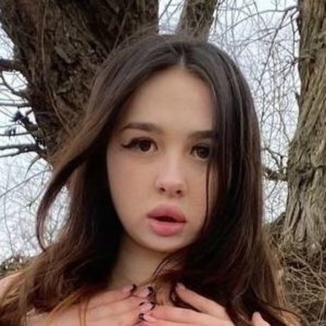 Naakte gelekte OnlyFans-foto van Edinorozheek