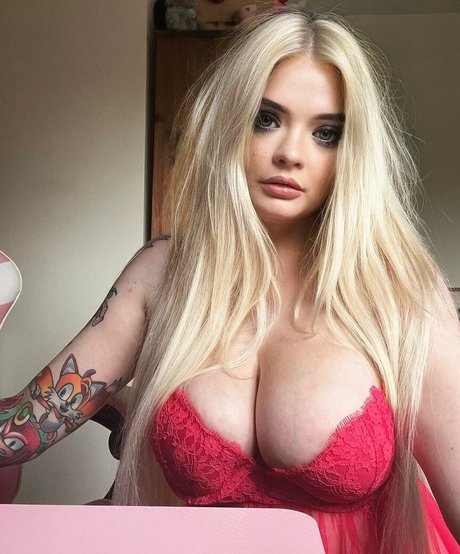 Naakte gelekte OnlyFans-foto van Angelsaiyan