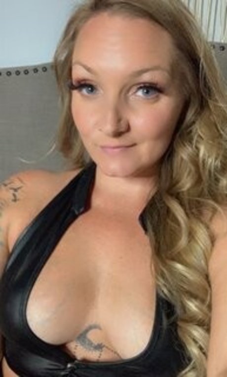 Naakte gelekte OnlyFans-foto van Emberjayne