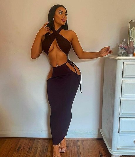 Naakte gelekte OnlyFans-foto van Kate Isobel Daisy