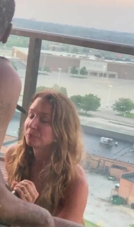 Naakte gelekte OnlyFans-foto van Mia Corleone