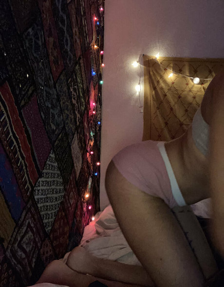 Naakte gelekte OnlyFans-foto van Haramimami