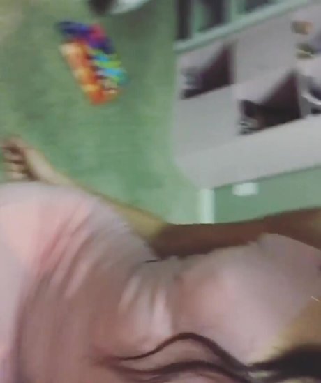 Naakte gelekte OnlyFans-foto van Misshannahb