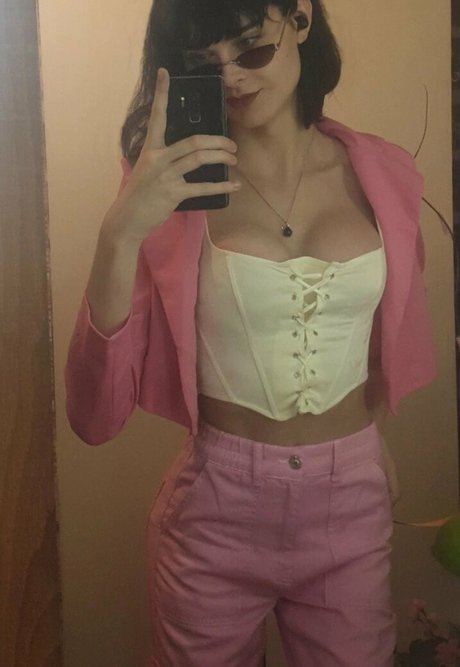Naakte gelekte OnlyFans-foto van Niki Zmf