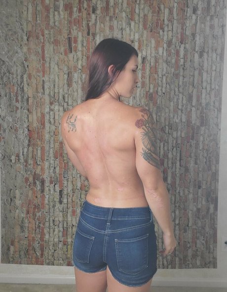 Naakte gelekte OnlyFans-foto van Terry Lifts