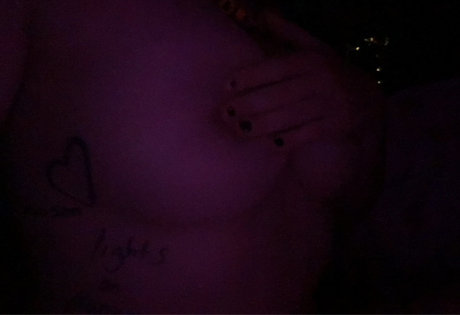 Naakte gelekte OnlyFans-foto van Amy G