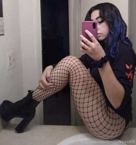 Naakte gelekte OnlyFans-foto van Lewdprincess08