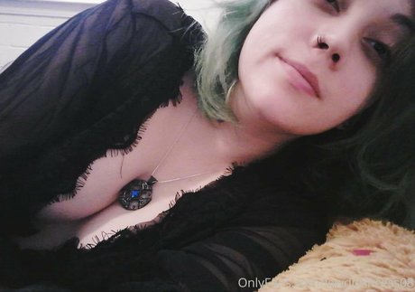 Naakte gelekte OnlyFans-foto van Lewdprincess08