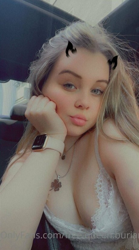 Naakte gelekte OnlyFans-foto van Queenburianova