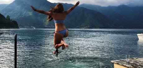 Naakte gelekte OnlyFans-foto van Janelle Ha