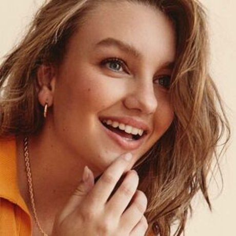 Naakte gelekte OnlyFans-foto van Olivia Brower