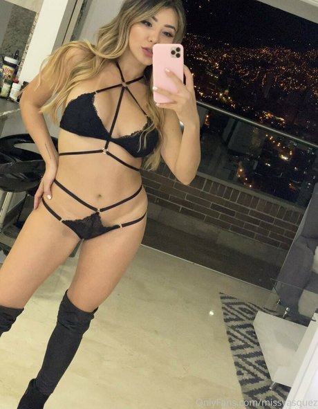 Naakte gelekte OnlyFans-foto van Bymissvasquez