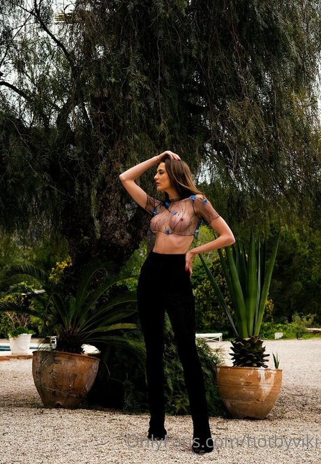 Naakte gelekte OnlyFans-foto van Viki Keepu