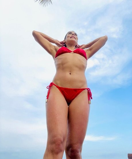 Naakte gelekte OnlyFans-foto van Maria Leon