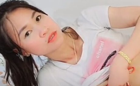 Naakte gelekte OnlyFans-foto van Lienannyvlog