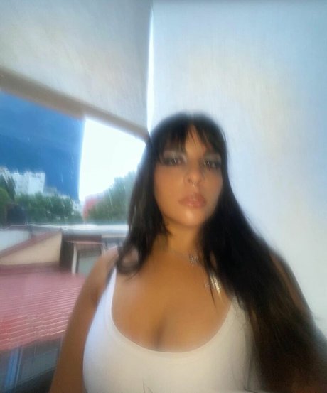 Naakte gelekte OnlyFans-foto van Mariana De Miguel