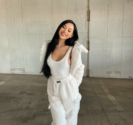 Naakte gelekte OnlyFans-foto van Christy Nguyen