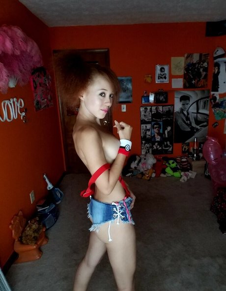 Naakte gelekte OnlyFans-foto van Model Gina Rivera