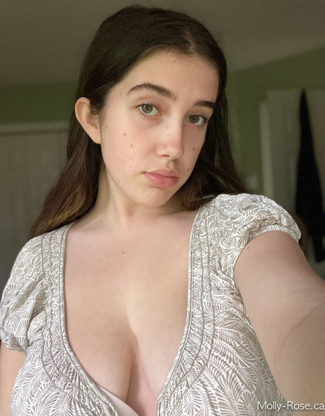 Naakte gelekte OnlyFans-foto van Molly Barkasy