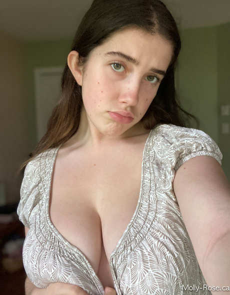 Naakte gelekte OnlyFans-foto van Molly Barkasy