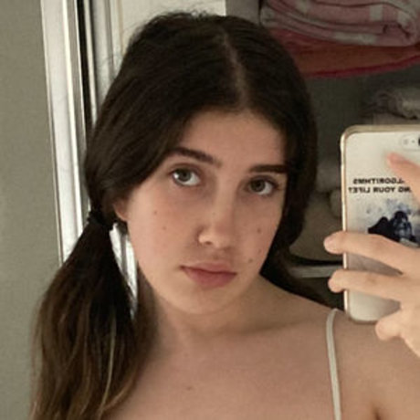 Naakte gelekte OnlyFans-foto van Molly Barkasy