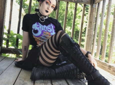 Naakte gelekte OnlyFans-foto van Voidvvitch