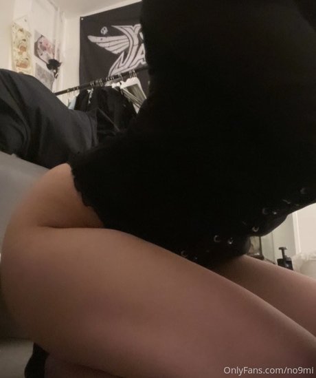 Naakte gelekte OnlyFans-foto van No9mi