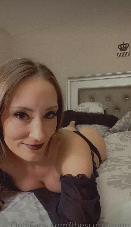 Naakte gelekte OnlyFans-foto van Thescorpionqn