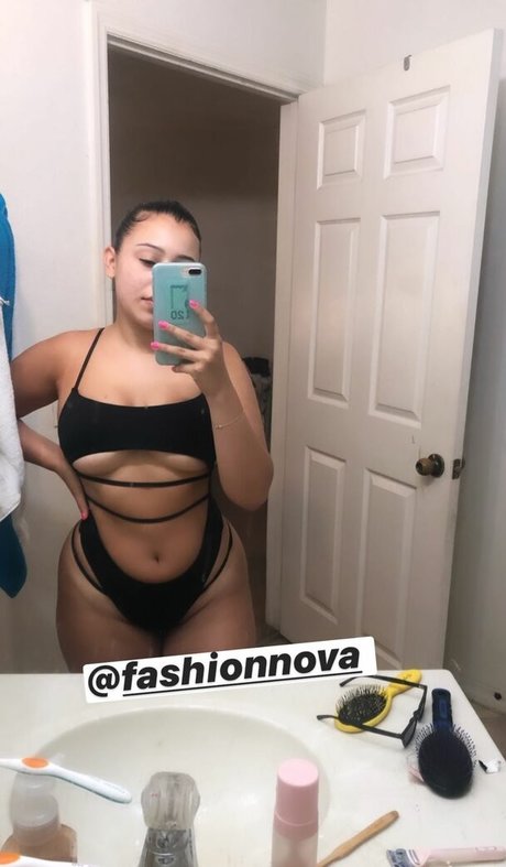 Naakte gelekte OnlyFans-foto van Victoriaines