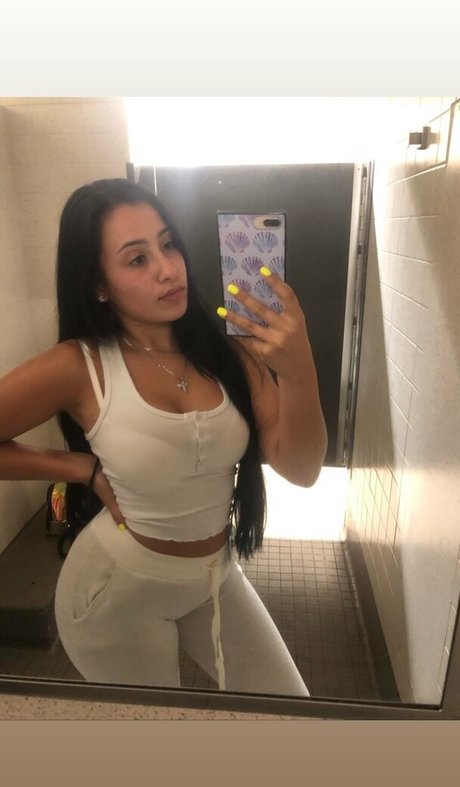 Naakte gelekte OnlyFans-foto van Victoriaines