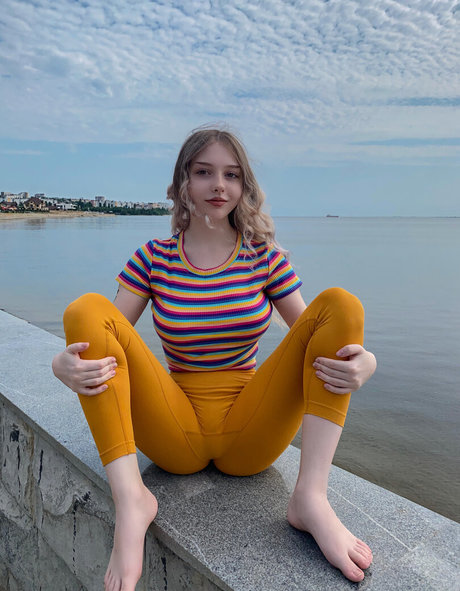 Naakte gelekte OnlyFans-foto van Anastasia Sholocova