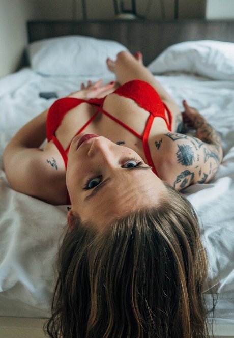 Naakte gelekte OnlyFans-foto van Dijana Og