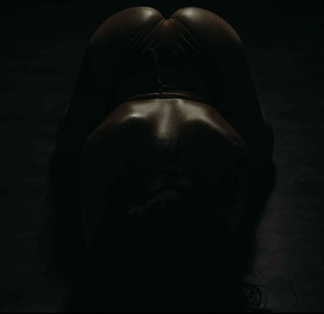 Naakte gelekte OnlyFans-foto van Dopeahontas
