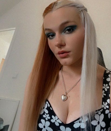 Naakte gelekte OnlyFans-foto van Lovergirl 1999