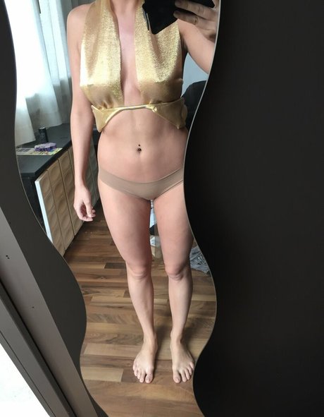 Naakte gelekte OnlyFans-foto van Carina Schwarz