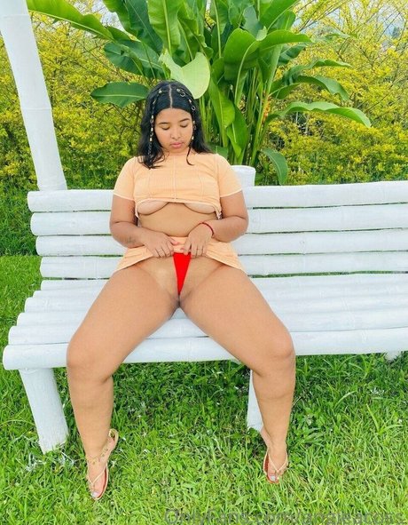 Naakte gelekte OnlyFans-foto van Angiecoss19