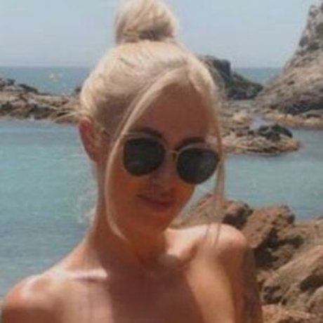 Naakte gelekte OnlyFans-foto van Annawhitebunny