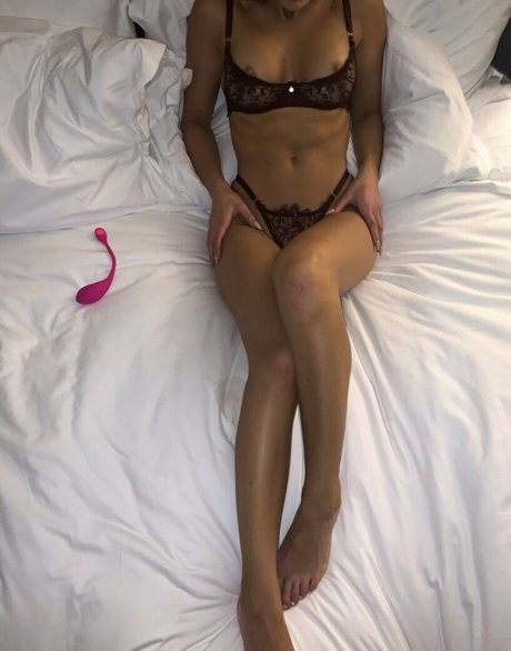 Naakte gelekte OnlyFans-foto van Sasha Adler