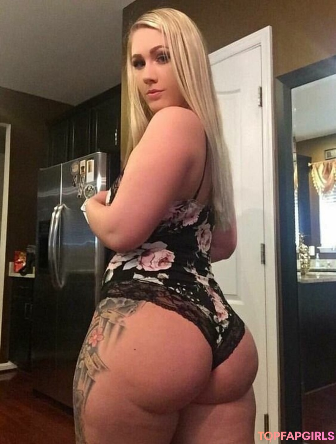 Naakte gelekte OnlyFans-foto van Therealsnowphat #9 Naakte gelekte OnlyFans-foto van Therealsnowphat #9