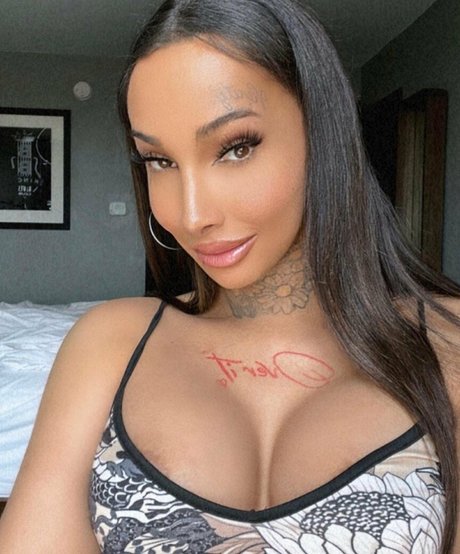 Naakte gelekte OnlyFans-foto van Thejadedoll