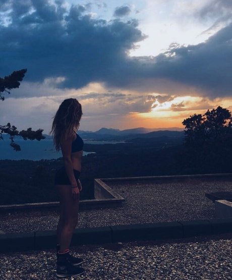 Naakte gelekte OnlyFans-foto van Elena Berri
