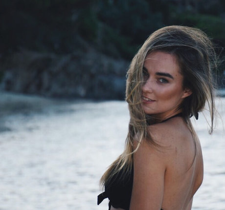 Naakte gelekte OnlyFans-foto van Elena Berri