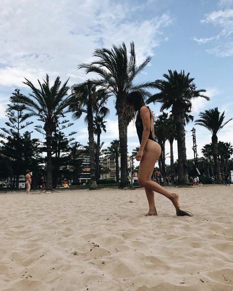 Naakte gelekte OnlyFans-foto van Elena Berri