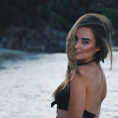 Naakte gelekte OnlyFans-foto van Elena Berri