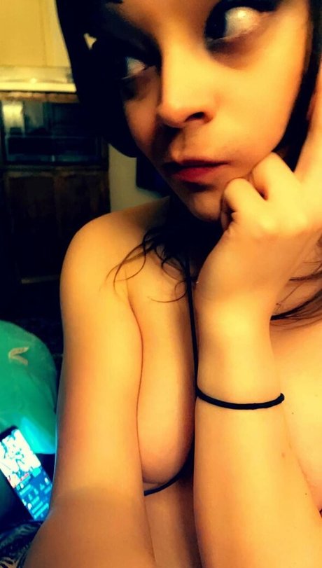 Naakte gelekte OnlyFans-foto van Natnsera