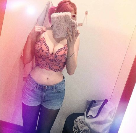 Naakte gelekte OnlyFans-foto van Julez Notyourwaifu6