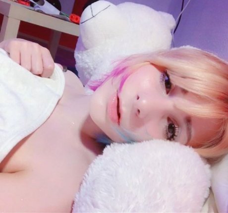 Julez Notyourwaifu6